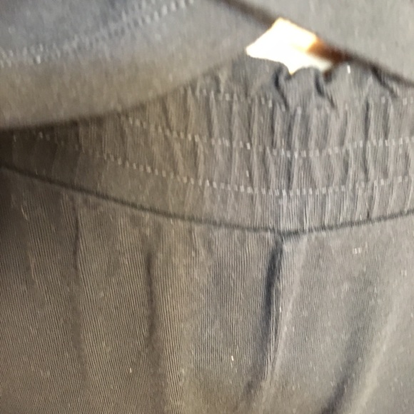 Fabletics Black Keyhole Top & Matching Pants - Picture 3 of 8